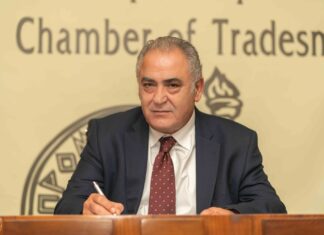 Γιάννης Χατζηθεοδοσίου : «Δειλοί, μοιραίοι κι’ άβουλοι αντάμα …»
