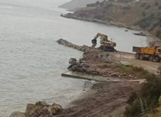 Μπάζωσαν γνωστή παραλία της Φωκίδας