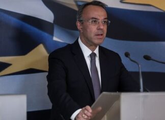 Αγώνας δρόμου για να κρατηθεί γεμάτο το “μαξιλάρι” των 39 δισ. ενόψει νέων μέτρων