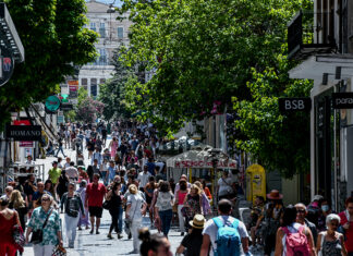Κορωνοϊός: Γιατί αυξάνονται τα κρούσματα – Αναμένονται και άλλα επιδημικά κύματα