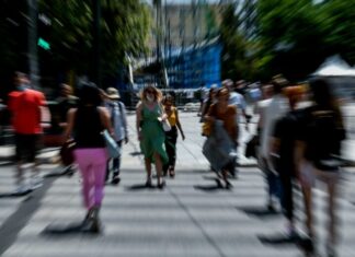 Το πακέτο στήριξης για το καλοκαίρι: Στο τραπέζι νέα επιταγή ακρίβειας