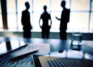 Μπαίνουν αργά στη δουλειά, βγαίνουν αργά στη σύνταξη οι νέοι στην Ελλάδα