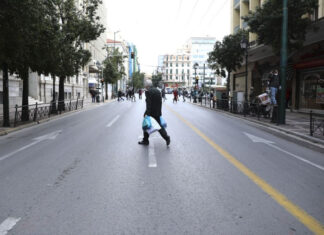 Αναμένουν χρόνια τη σύνταξη – Τους κόβουν και τα φάρμακα…