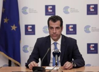 Πλεύρης: Θα εξετάσουμε επέκταση της υποχρεωτικότητας της μάσκας, αν χρειαστεί