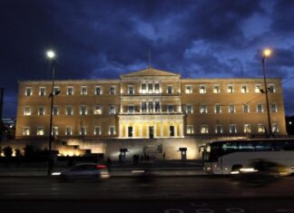 Όλοι με το βλέμμα στα επόμενα γκάλοπ – Ο στενός κύκλος του Αλέξη – Εγκώμιο απραξίας