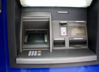 Τέλος τα ATM έξω από σούπερ μάρκετ, «εξαφανίζονται» γιατί κοστίζουν