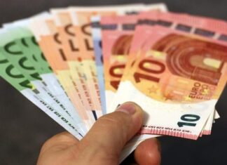 Έκτακτο βοήθημα σε 2.300.000 δικαιούχους: Τα κριτήρια και τα ποσά