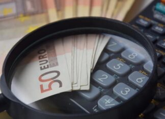 Εφορία: Πότε σταματάει να κυνηγάει τους οφειλέτες της