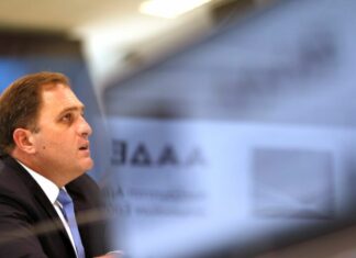 ΑΑΔΕ: Δέσμευση λογαριασμών, θυρίδων και ακινήτων έως 18 μήνες