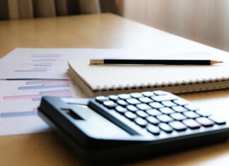 Εφορία: Ποιοι κινδυνεύουν με πέναλτι 22%, ποιοι κερδίζουν έως 2.200 ευρώ το 2023