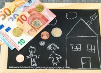 Επίδομα παιδιού: Ποιοι θα λάβουν μιάμιση επιπλέον δόση