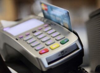Εφορία: Τι φέρνει η υποχρεωτική διασύνδεση των ταμειακών μηχανών με τα POS