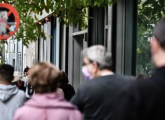 Τράπεζες: “Ουρές” στα γκισέ για τις προθεσμιακές καταθέσεις