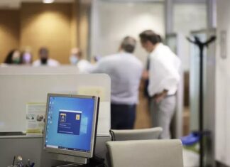 Πότε θα μειωθούν οι ασφαλιστικές εισφορές – Κλειδί η ψηφιακή κάρτα εργασίας