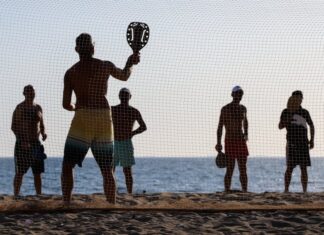 «Βροχή» τα πρόστιμα για ρακέτες σε γνωστές παραλίες της Αττικής