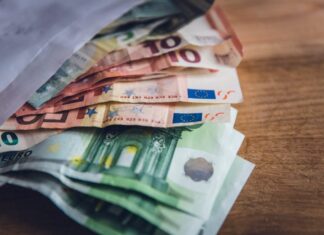 Στη σύνταξη και όσοι έχουν χρέη πάνω από 20 χιλιάδες ευρώ