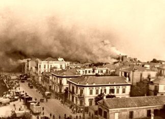 Καίγεται η Θεσσαλονίκη! Πώς παραδόθηκε στις φλόγες η πόλη και πώς θα ξαναγεννηθεί μέσα από τις στάχτες