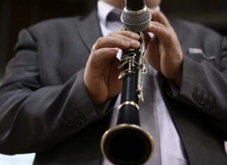 Αυλώνας: Πιάστηκαν στα χέρια ιερέας με τον γιο του σε πανηγύρι για τα μάτια μιας κοπέλας
