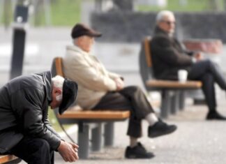 Αναδρομικά έως 6.400 ευρώ και διπλή αύξηση σε 300.000 συνταξιούχους – Επανυπολογισμός αποδοχών σε παλαιούς και νέους δικαιούχους με περισσότερα από 30 έτη ασφάλισης