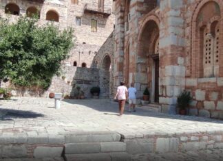 Ανοικτός για επισκέπτες και προσκυνητές ο Όσιος Λουκάς στην Βοιωτία