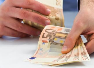 Ελεύθεροι επαγγελματίες: Ριζικές ανατροπές στη φορολόγηση – Τι ισχύει για τις δαπάνες