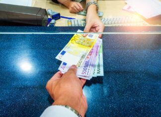 Τραπεζικές καταθέσεις: 4 τρόποι να τις αυξήσετε, χωρίς ρίσκο