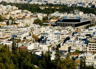 Αγριεύει η Εφορία: Ξεκινούν πλειστηριασμοί ακινήτων τον Νοέμβριο