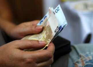 «Κλείδωσε» έκτακτο επίδομα ακρίβειας σε συνταξιούχους τα Χριστούγεννα