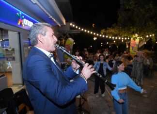 Ρεμπέτικο γλέντι σε κατάστημα ΟΠΑΠ στο Καπαρέλλι Βοιωτίας – Οι λαχνοί «Γρήγορα 100αρικα» και «Γρήγορα 500αρικα» πρωταγωνιστές σε μια μοναδική βραδιά