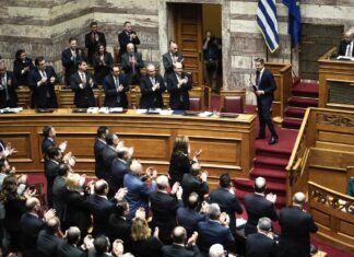 Πολιτικό σκηνικό: Παράσταση για έναν ρόλο