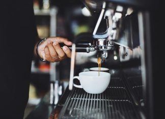 Ο καφές ακριβαίνει, τα cafe πληθαίνουν – Πόσα νέα καταστήματα άνοιξαν, ο ρόλος των Coca-Cola και Motor Oil