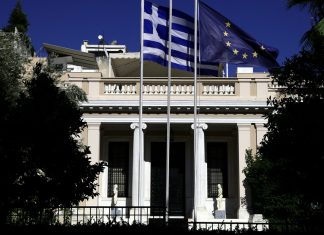 Η κυβέρνηση που χρειάζεται ένα σοκ και η κοινωνία που δεν παραμυθιάζεται εύκολα