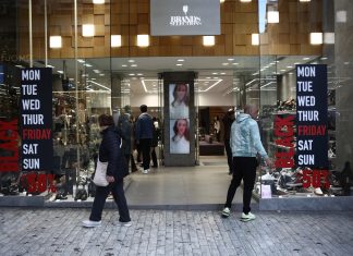 Ανοιχτά καταστήματα τις Κυριακές για 6 μήνες – Πότε ξεκινάει το μέτρο και πού