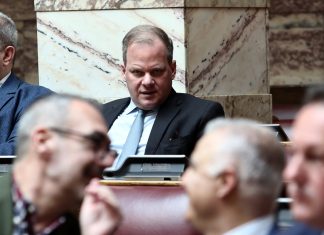 Το δίλημμα της κυβέρνησης για τον «σκόπελο Καραμανλή»