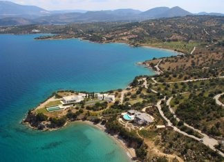Πόρτο Χέλι: Η γειτονιά με τα… εξοχικά βασιλιάδων, των εμίρηδων και των πλουσίων – Οι διάσημοι ένοικοι.