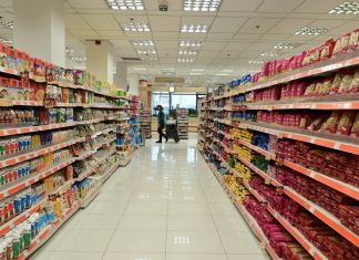 Σούπερ μάρκετ: Με δύο τιμές τα προϊόντα στα ράφια – Θα αναγράφεται και η αρχική στον τόπο παραγωγής