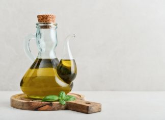 Ελαιόλαδο: Πτώση άνω του 50 % στις τιμές – Πώς επηρεάζονται Ελλάδα και Ισπανία
