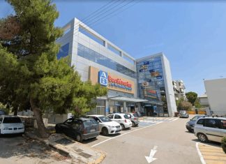 «Καρούζος Gate»: Νέα σφυριά για ακίνητα – «φιλέτα» στη Γλυφάδα