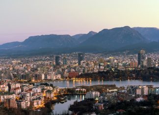 Αλβανία: Σταθερό έδαφος για τις ελληνικές επιχειρήσεις;