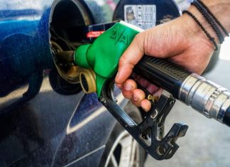 Καύσιμα: Γιατί οι τιμές ανεβαίνουν πιο γρήγορα απ’ όσο πέφτουν – Τι πληρώνουμε τώρα για βενζίνη