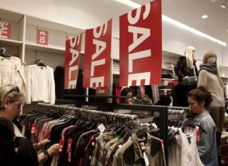 Χειμερινές εκπτώσεις 2026: Χειρότερες επιδόσεις για μία στις δύο επιχειρήσεις