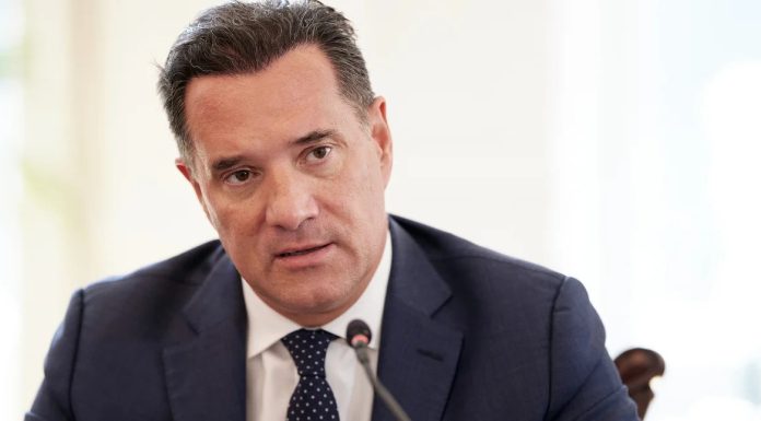 Ο Άδωνις Γεωργιάδης ανακοίνωσε δωρεάν ταινίες μέτρησης σακχάρου για τους διαβητικούς τύπου 1