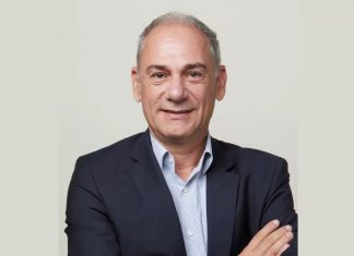 ΑΒ Βασιλόπουλος: Eξαγόρασε τρία καταστήματα στη Σαντορίνη