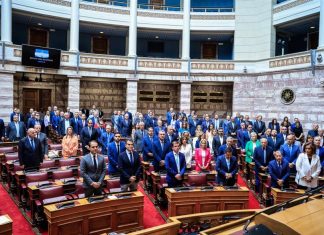 Το… μασάζ στους «γαλάζιους» βουλευτές πριν την ψηφοφορία για την άρση των ασυλιών