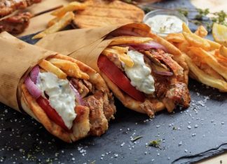 Γιατί τα σουβλατζίδικα «κόβουν» την πατάτα από το τυλιχτό