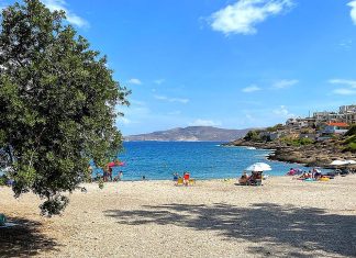 Στην Κερατέα για βουτιές μακριά από τα πλήθη