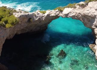 Η παραλία της Κορινθίας που θυμίζει Κουφονήσια