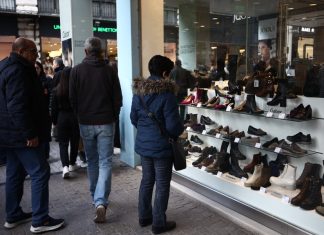 Ελεύθεροι επαγγελματίες: Ποιοι μένουν εκτός των μεγάλων ελαφρύνσεων