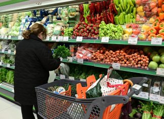 Σούπερ μάρκετ: Τραβούν όλο το χαρτί της λιανικής με 8,4 δισ. ευρώ στα ταμεία